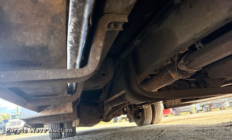 image for item NU9686 2007 Ford E350 Super Duty shuttle bus