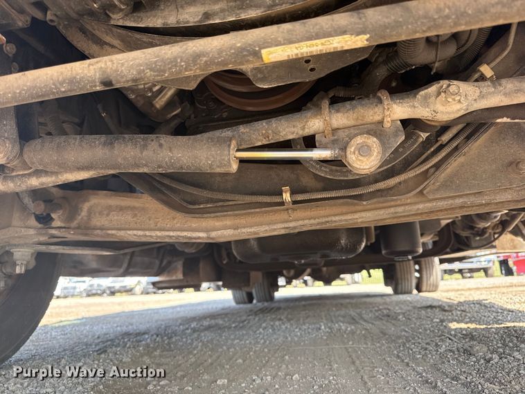 image for item NU9686 2007 Ford E350 Super Duty shuttle bus