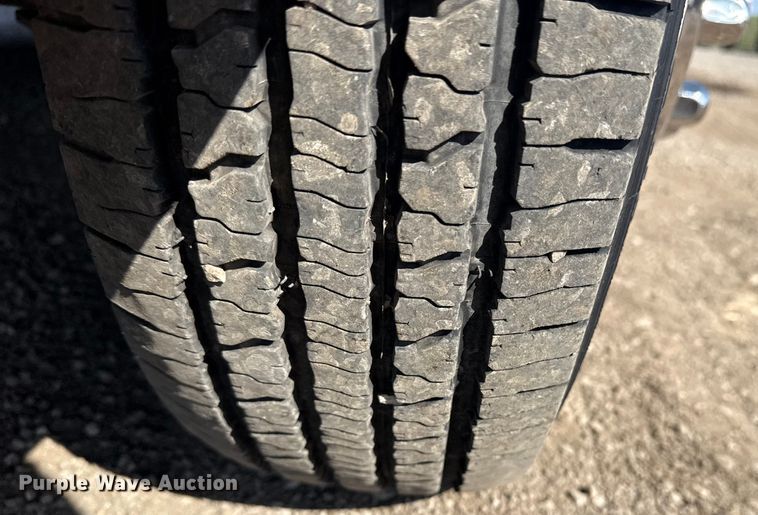 image for item NU9686 2007 Ford E350 Super Duty shuttle bus