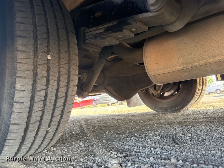 image for item NU9686 2007 Ford E350 Super Duty shuttle bus