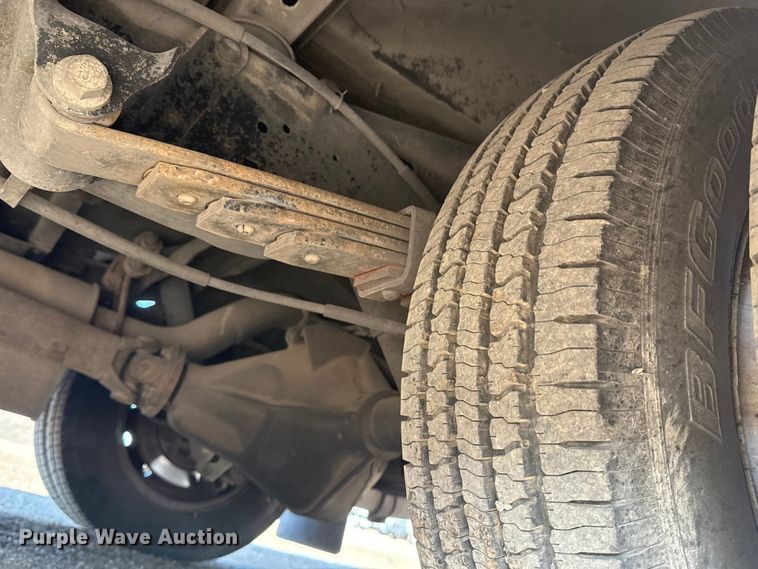 image for item NU9686 2007 Ford E350 Super Duty shuttle bus