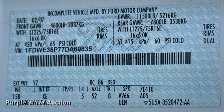 image for item NU9686 2007 Ford E350 Super Duty shuttle bus