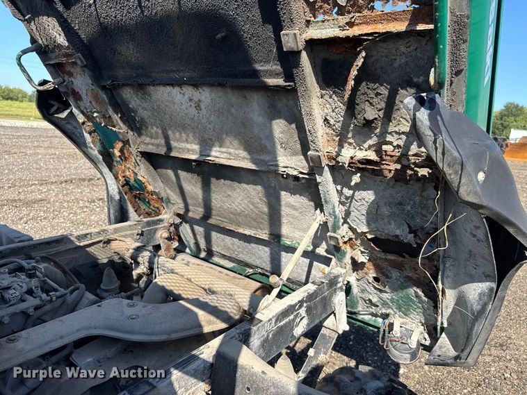 image for item NU9705 2009 Kawasaki Mule 4000 utility vehicle