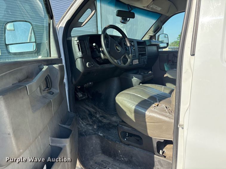image for item OB9621 2017 Chevrolet Express 2500 van