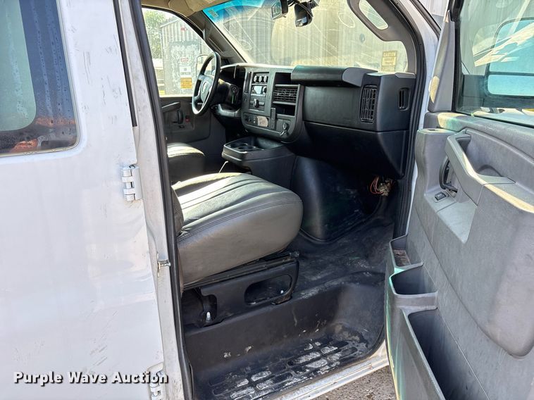 image for item OB9621 2017 Chevrolet Express 2500 van