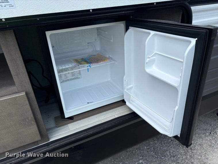 image for item YA0761 2025 StarCraft Autumn Ridge camper