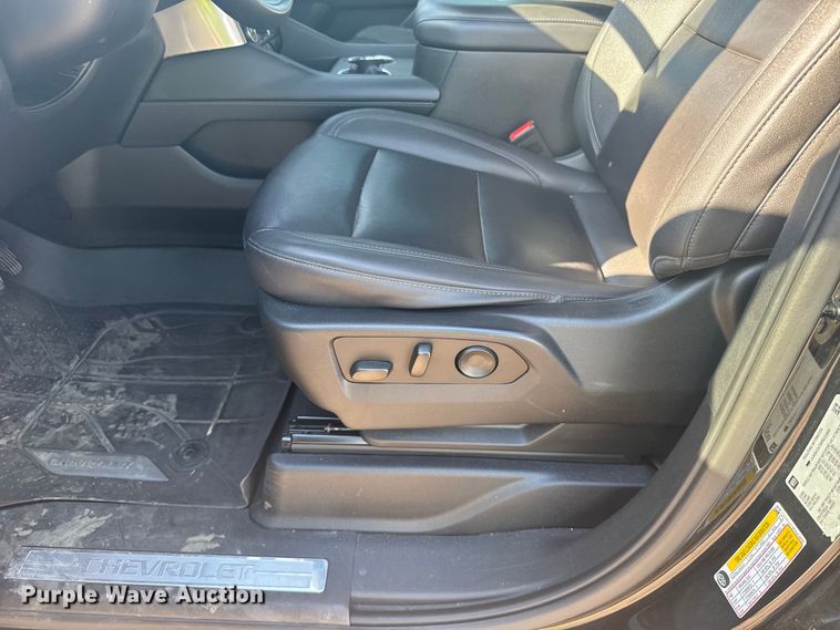 image for item YA0942 2023 Chevrolet Suburban SUV