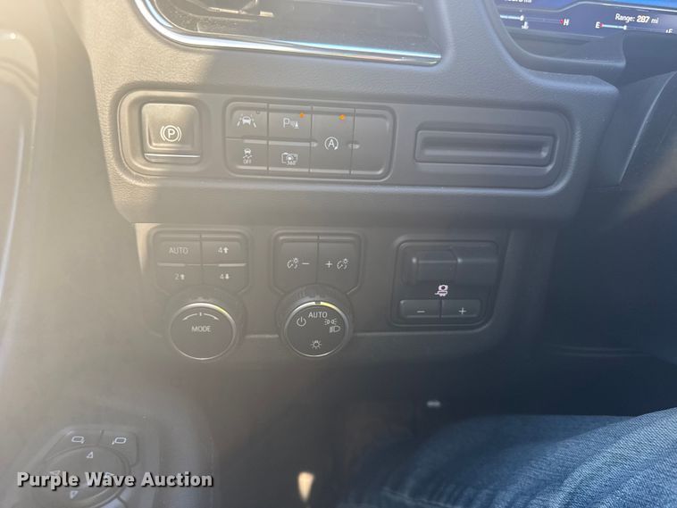 image for item YA0942 2023 Chevrolet Suburban SUV