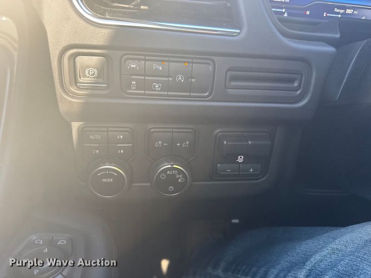 image for item YA0942 2023 Chevrolet Suburban SUV