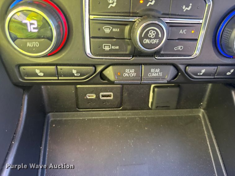 image for item YA0942 2023 Chevrolet Suburban SUV