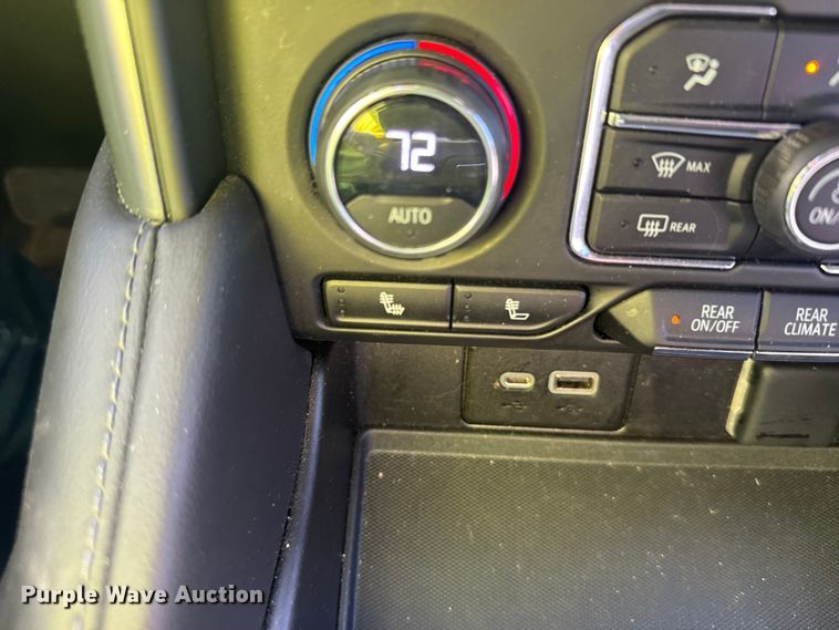 image for item YA0942 2023 Chevrolet Suburban SUV