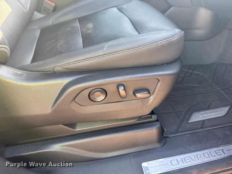 image for item YA0942 2023 Chevrolet Suburban SUV