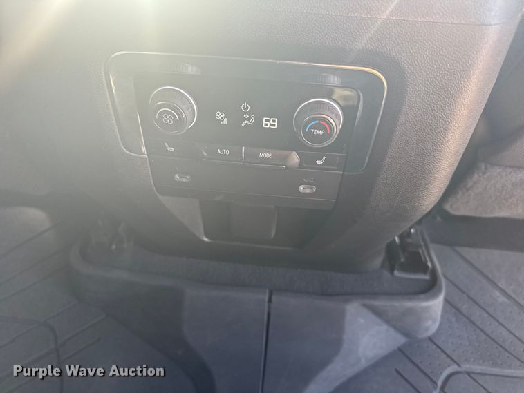 image for item YA0942 2023 Chevrolet Suburban SUV