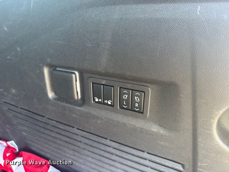 image for item YA0942 2023 Chevrolet Suburban SUV