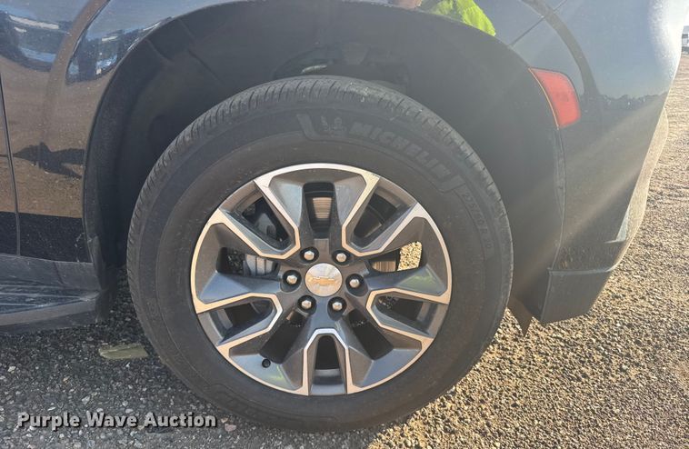 image for item YA0942 2023 Chevrolet Suburban SUV