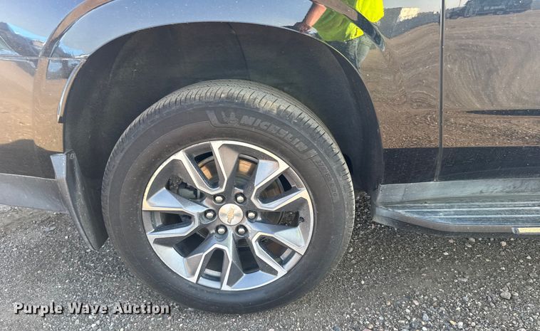 image for item YA0942 2023 Chevrolet Suburban SUV