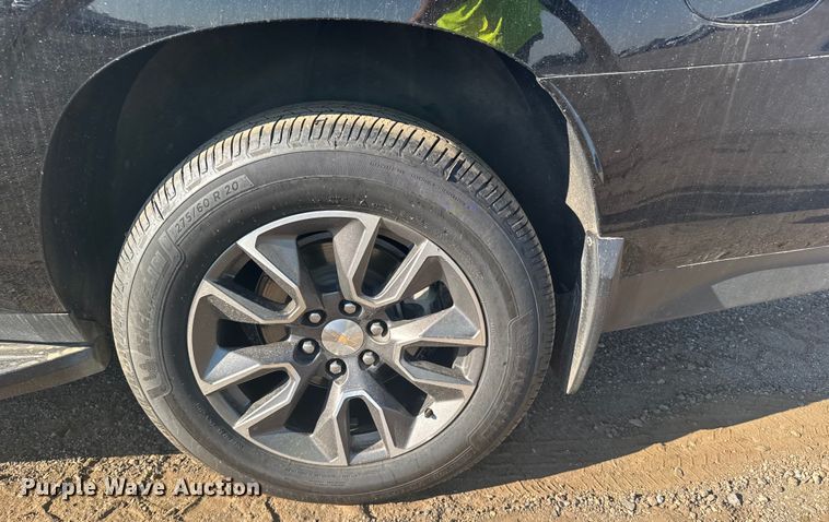 image for item YA0942 2023 Chevrolet Suburban SUV