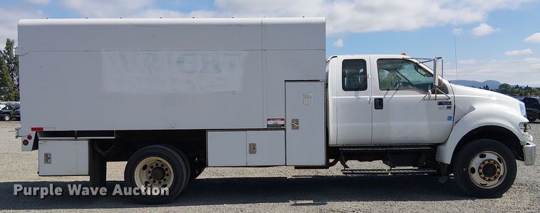 image for item YA1108 2013 Ford F650 Super Duty chipper truck