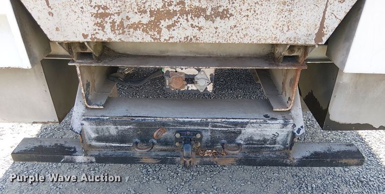 image for item YA1108 2013 Ford F650 Super Duty chipper truck