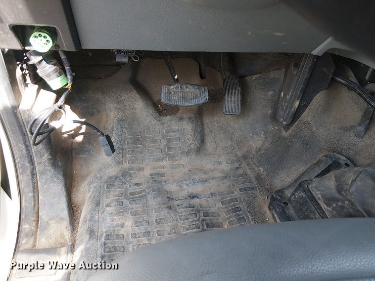 image for item YA1108 2013 Ford F650 Super Duty chipper truck