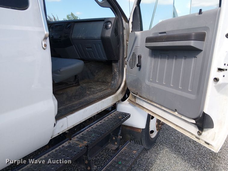 image for item YA1108 2013 Ford F650 Super Duty chipper truck