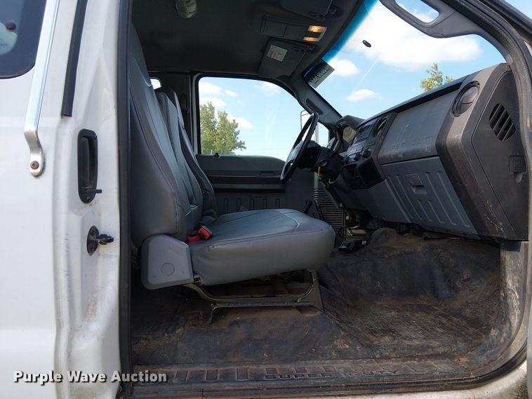 image for item YA1108 2013 Ford F650 Super Duty chipper truck