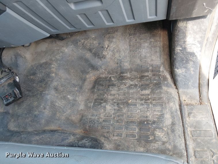 image for item YA1108 2013 Ford F650 Super Duty chipper truck