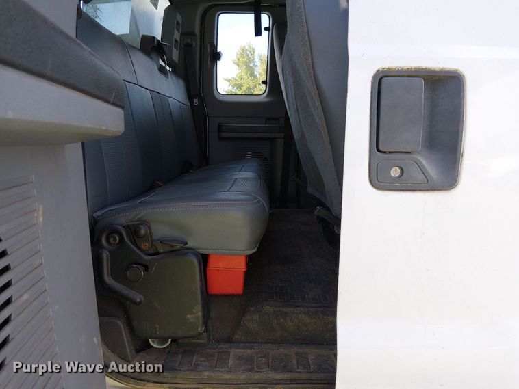 image for item YA1108 2013 Ford F650 Super Duty chipper truck