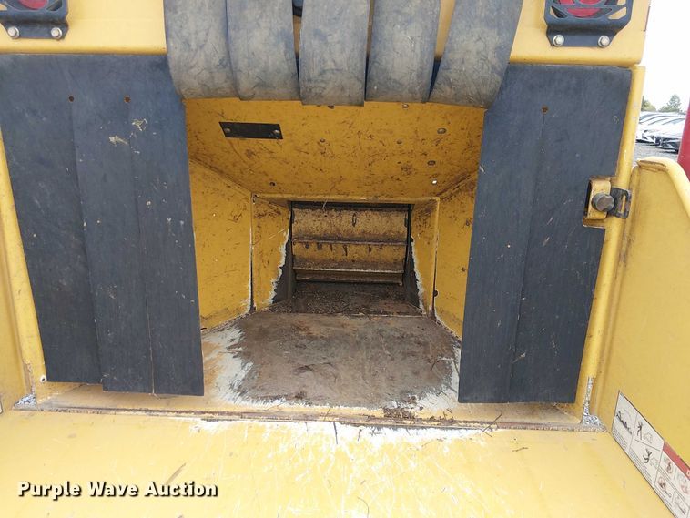 image for item YA1109 2017 Vermeer BC1000XL wood chipper