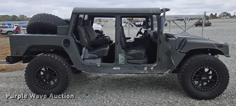 image for item YA1148 1986 AM General M998 Humvee SUV