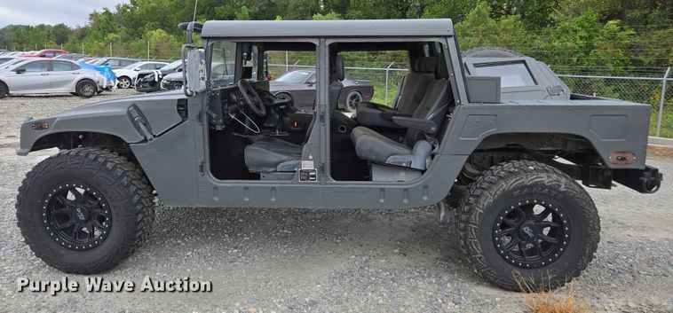 image for item YA1148 1986 AM General M998 Humvee SUV