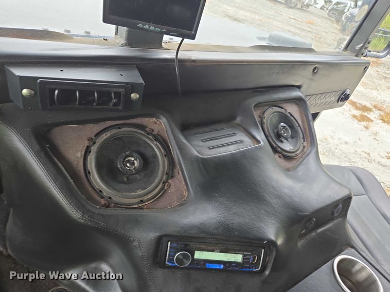 image for item YA1148 1986 AM General M998 Humvee SUV