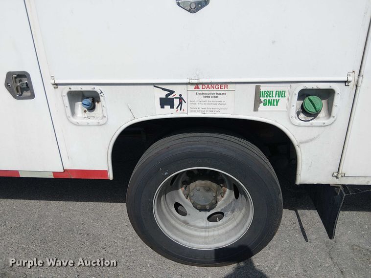 image for item YA1157 2016 Ford F550 Super Duty bucket truck