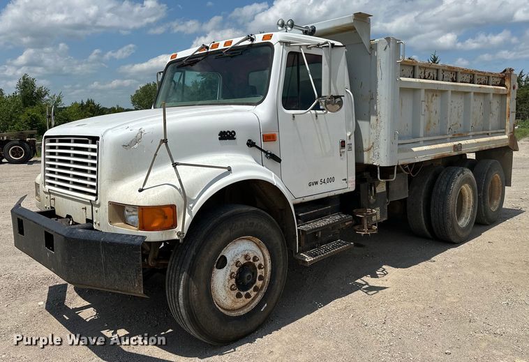 image for item DF8598 1999 International 4900 dump truck