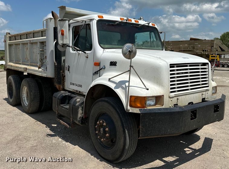 image for item DF8598 1999 International 4900 dump truck