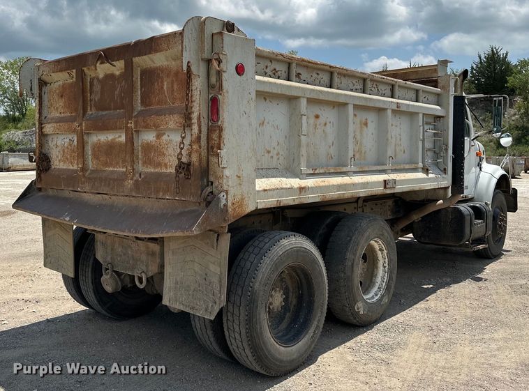 image for item DF8598 1999 International 4900 dump truck