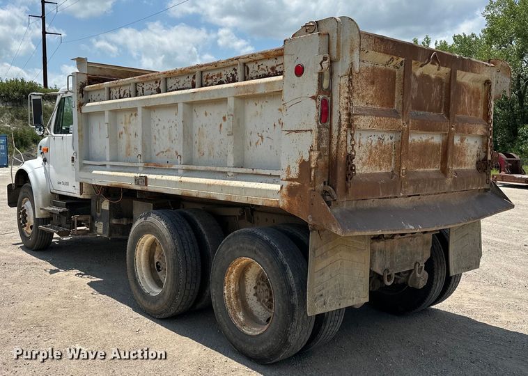 image for item DF8598 1999 International 4900 dump truck