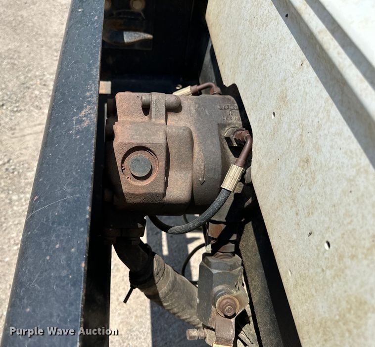 image for item DF8598 1999 International 4900 dump truck