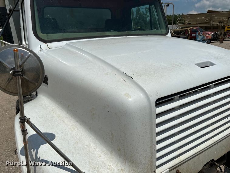 image for item DF8598 1999 International 4900 dump truck