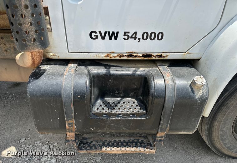 image for item DF8598 1999 International 4900 dump truck