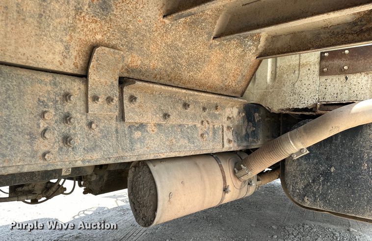 image for item DF8598 1999 International 4900 dump truck