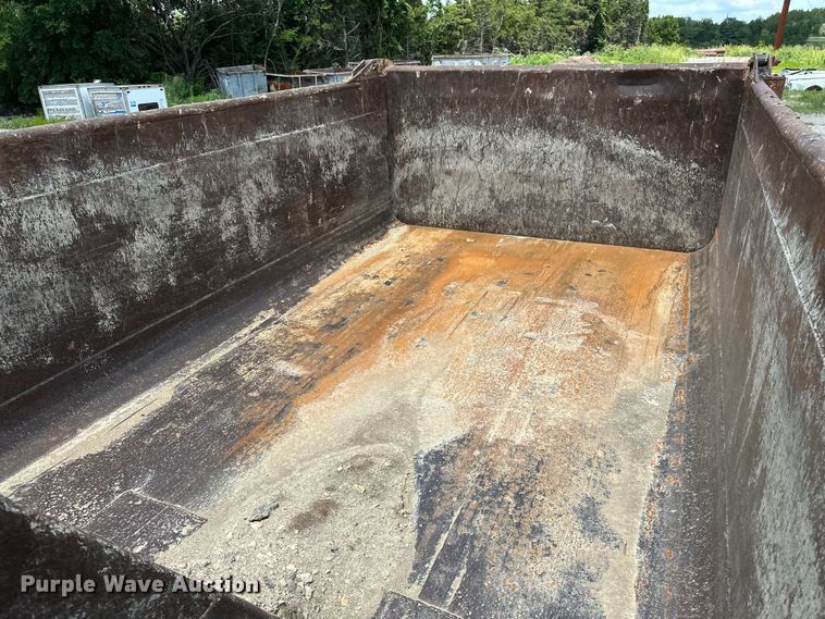 image for item DF8598 1999 International 4900 dump truck