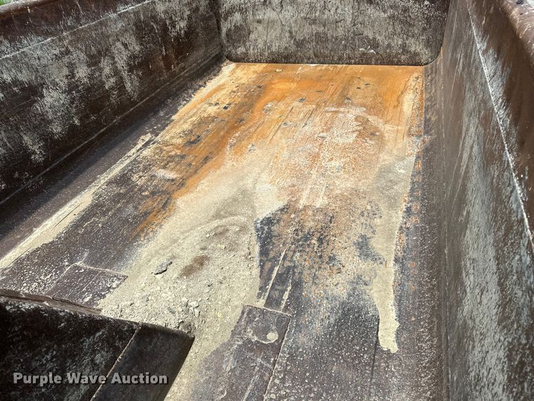 image for item DF8598 1999 International 4900 dump truck