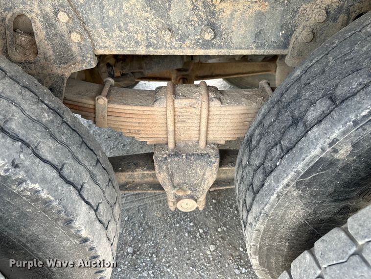 image for item DF8598 1999 International 4900 dump truck