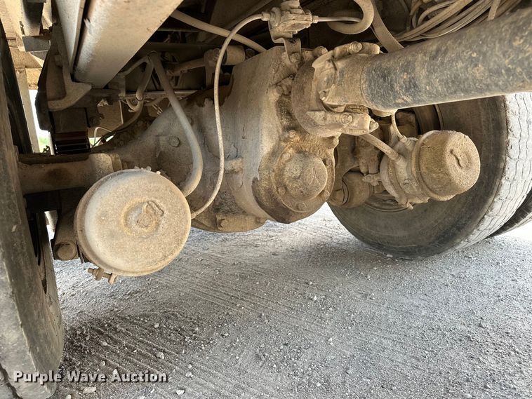 image for item DF8598 1999 International 4900 dump truck