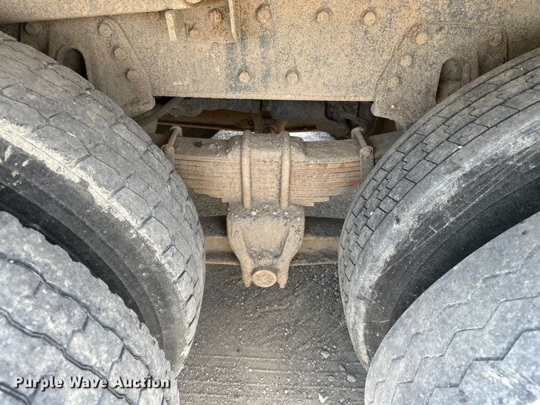 image for item DF8598 1999 International 4900 dump truck