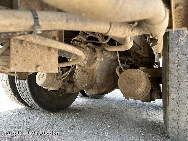 image for item DF8598 1999 International 4900 dump truck