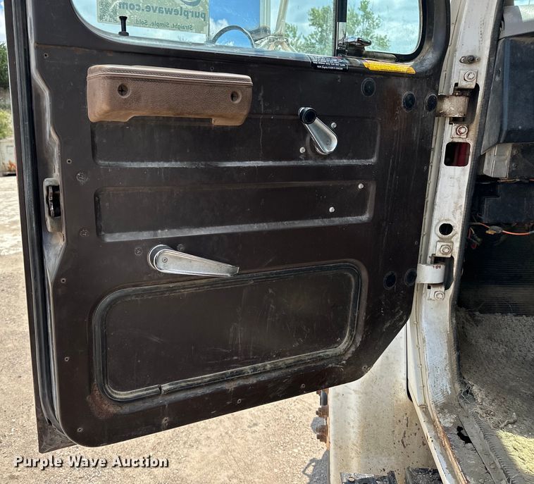 image for item DF8598 1999 International 4900 dump truck