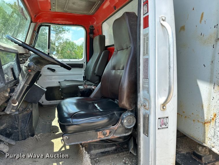 image for item DF8598 1999 International 4900 dump truck