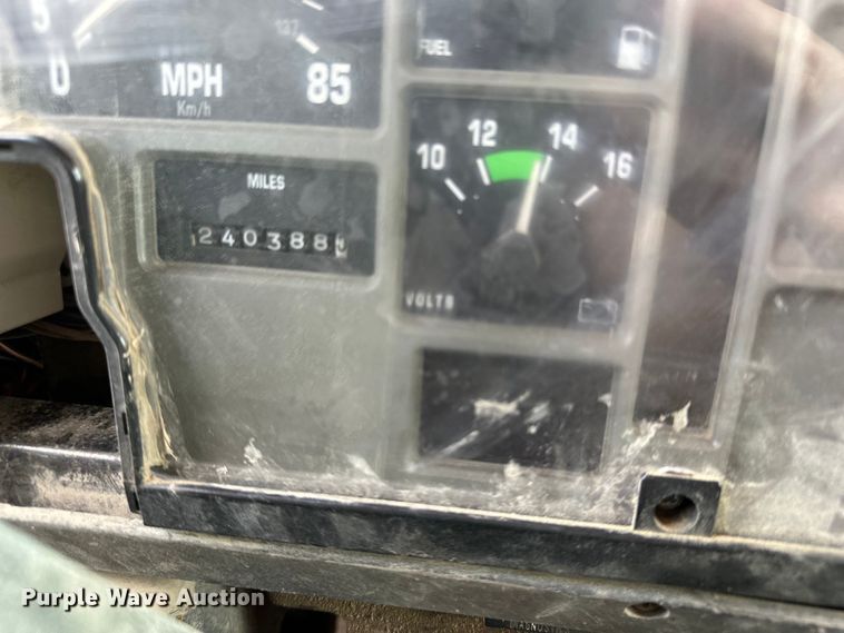 image for item DF8598 1999 International 4900 dump truck